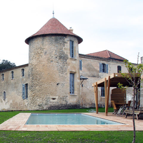 Piscine maçonnée enterrée, avec rideau immergé