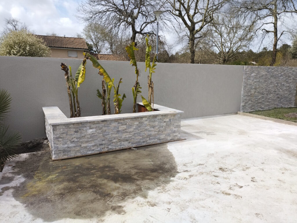 Jardinière décorative - Bordeaux en pierre – aménagements extérieurs